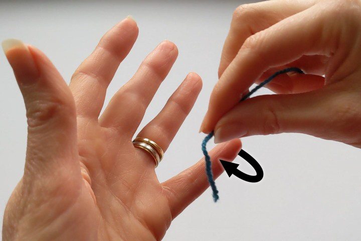 Securing the tail of the yarn in your palm